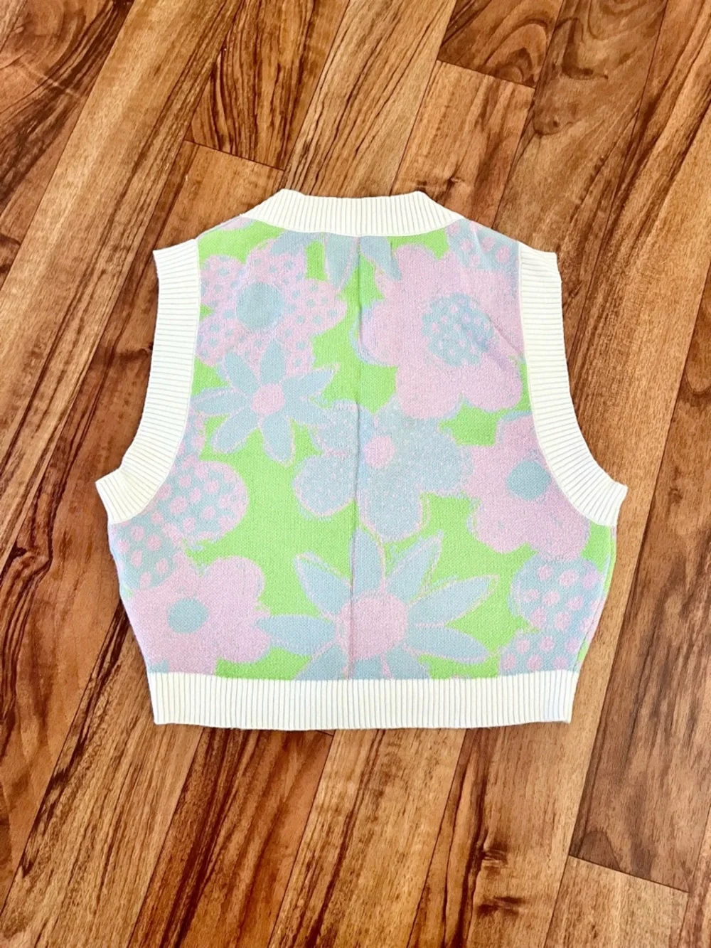 Urban Outfitters Randi pastel floral V-neck cropped knit vest top - Picture 8 of 13